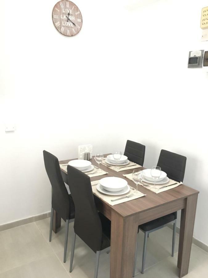 Larnaca Beach Apartment 44 Екстер'єр фото